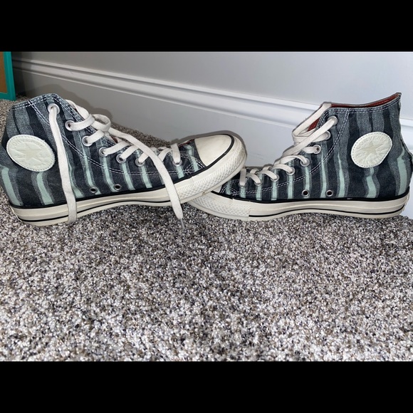 Converse size 9.5 women’s (high tops) - Picture 2 of 6